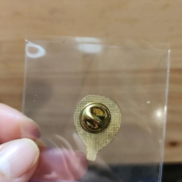 Rainbow Hot Air Balloon Lapel Hat Cap Pin - Picture 2 of 4